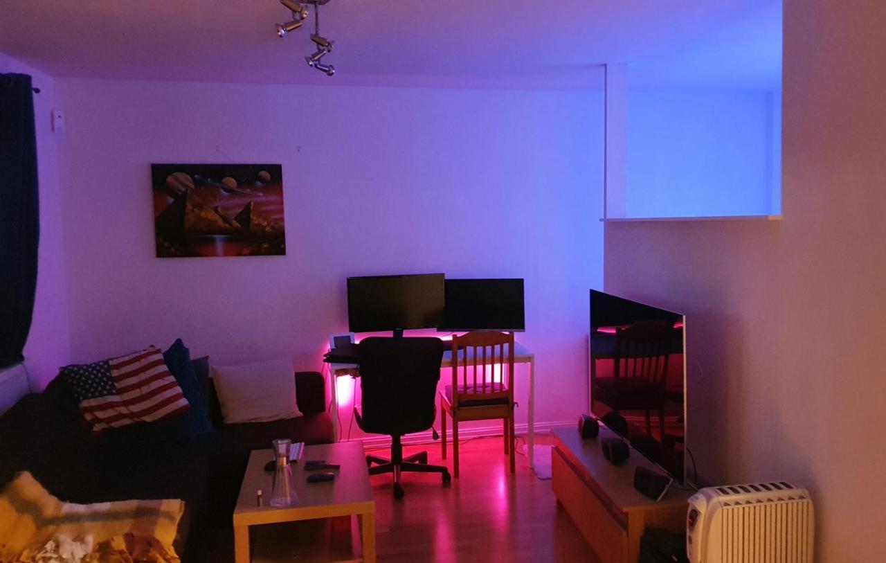 Studio Apt In Quiet Residential Area 20min To Centre Lägenhet *